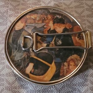 VINTAGE 2 mirrors on the insides with a beautiful VINTAGE LOOK On Outside!